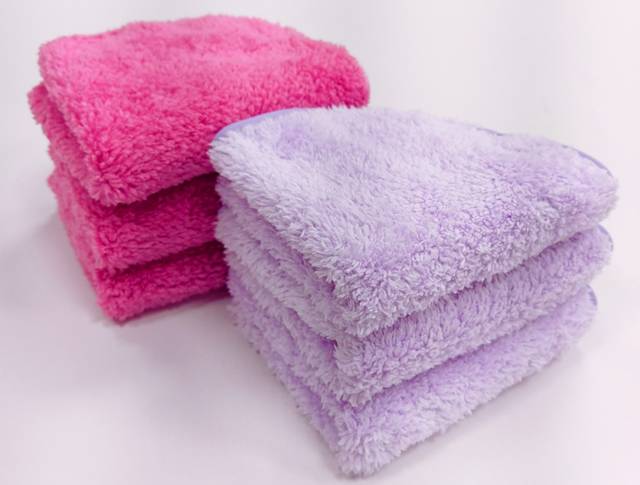 Reusable Makeup Removal Mitt 5